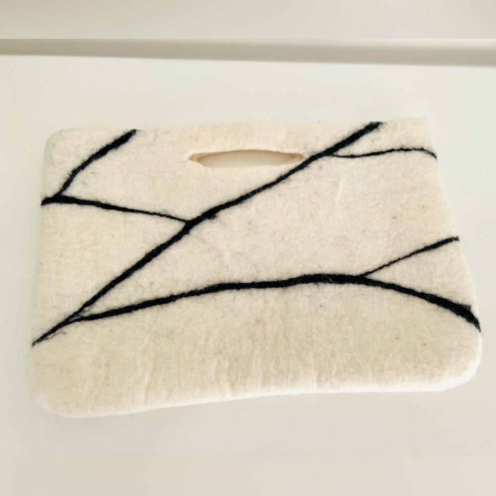 Handmade Wool Felt clutch - Picture 6 of 7